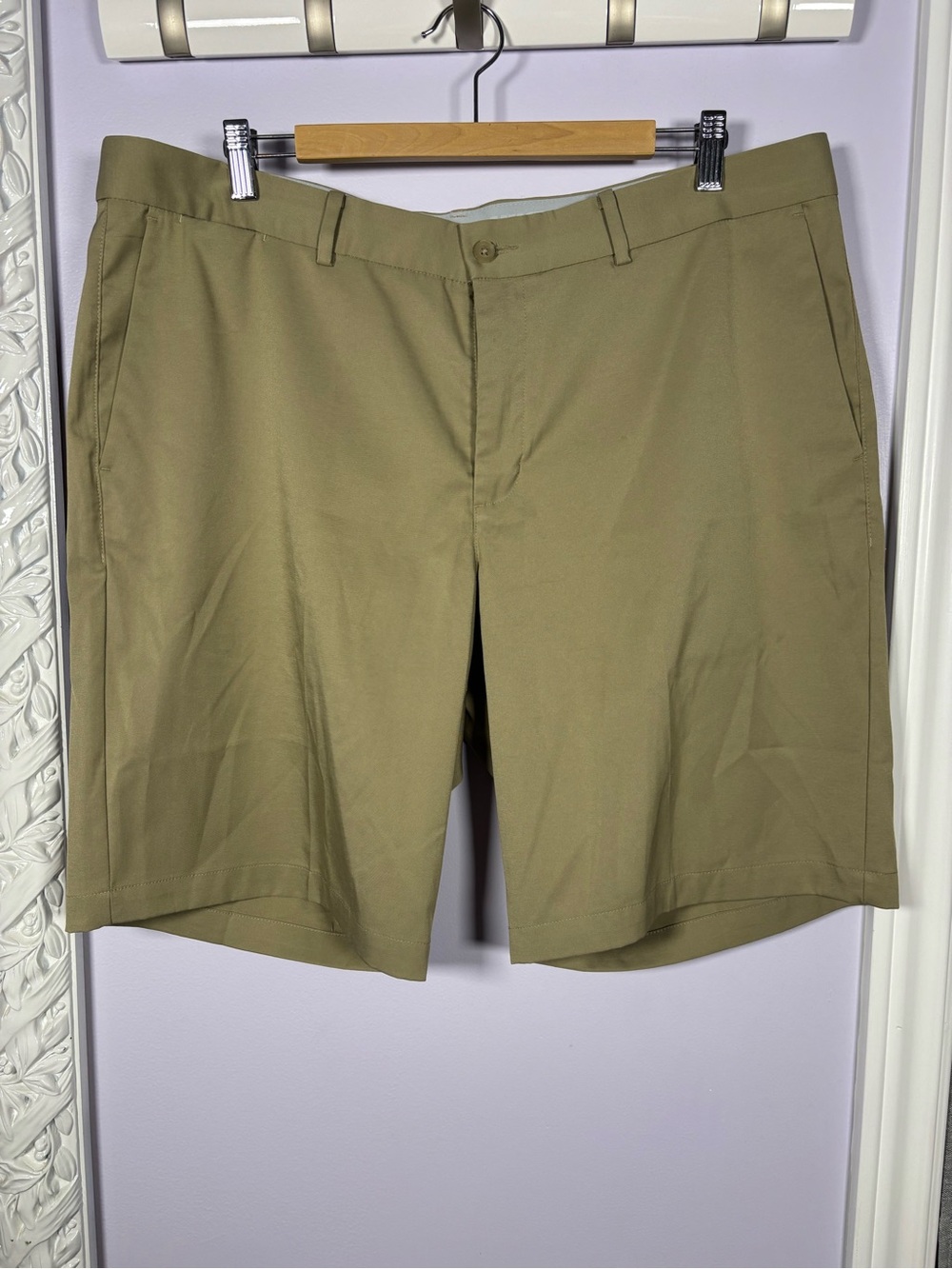 Nike Golf Men's Standard Fit Beige Drifit Sport Shorts Size 38